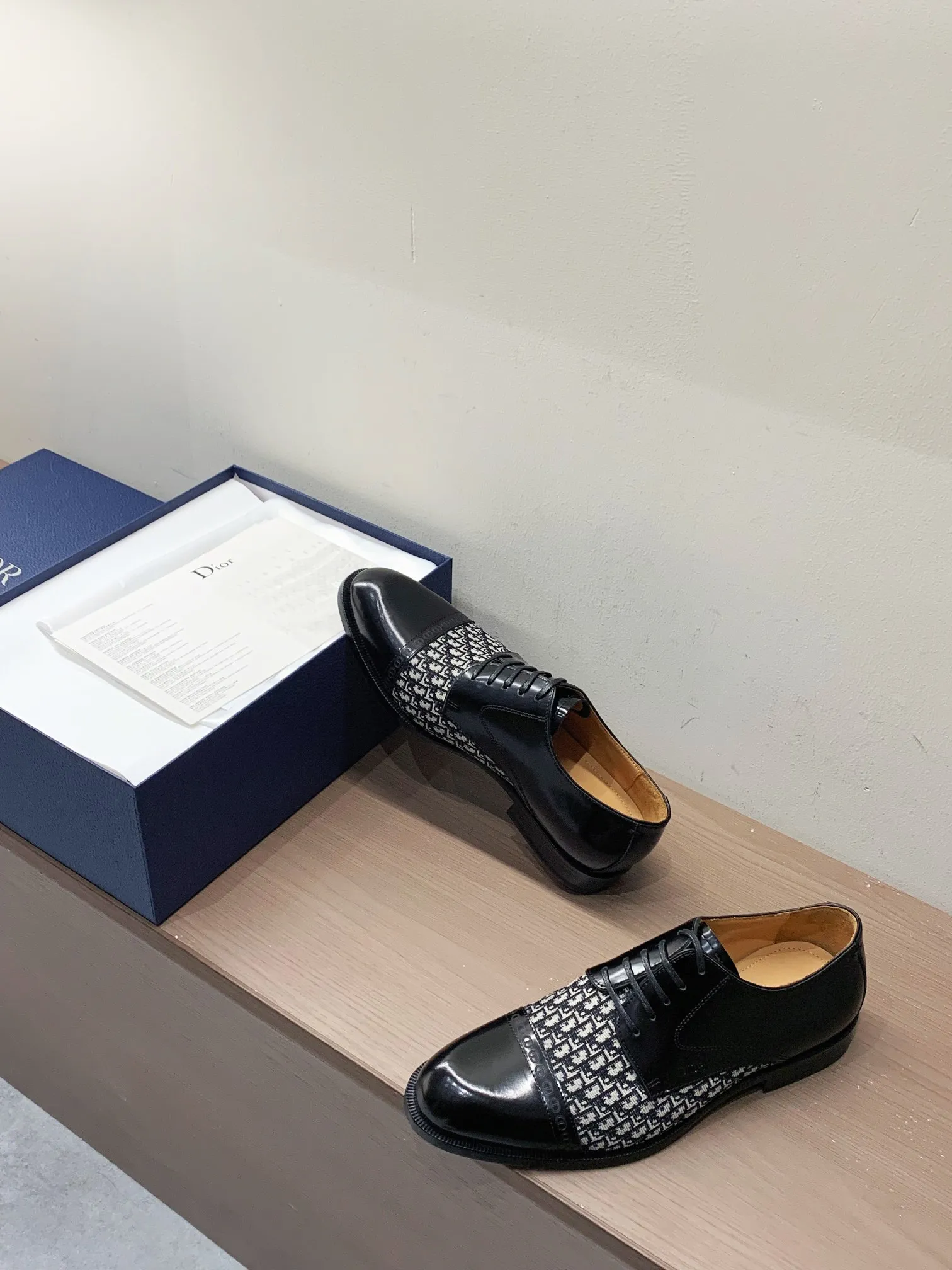 [Dior] Top P: 960💰 Standard code 39-44 (38.45.46 custom-made, non-returnable and non-exchangeable) Dior Dior's latest high-end men's boutique casual leather shoes, imported cowhide upper, water-dyed cowhide lining, imported leather outsole, perfect details are impeccable.